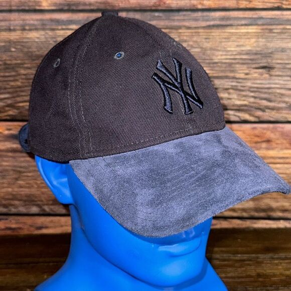 New Era 9Twenty New York Yankees Adjustable Hat - Picture 1 of 8